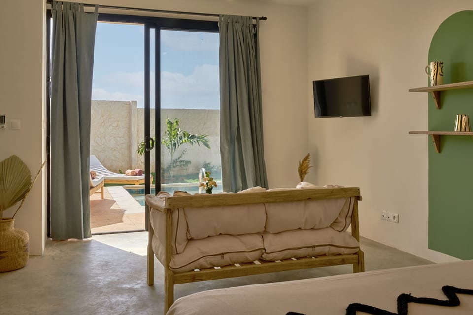 Deluxe Suite | Living area