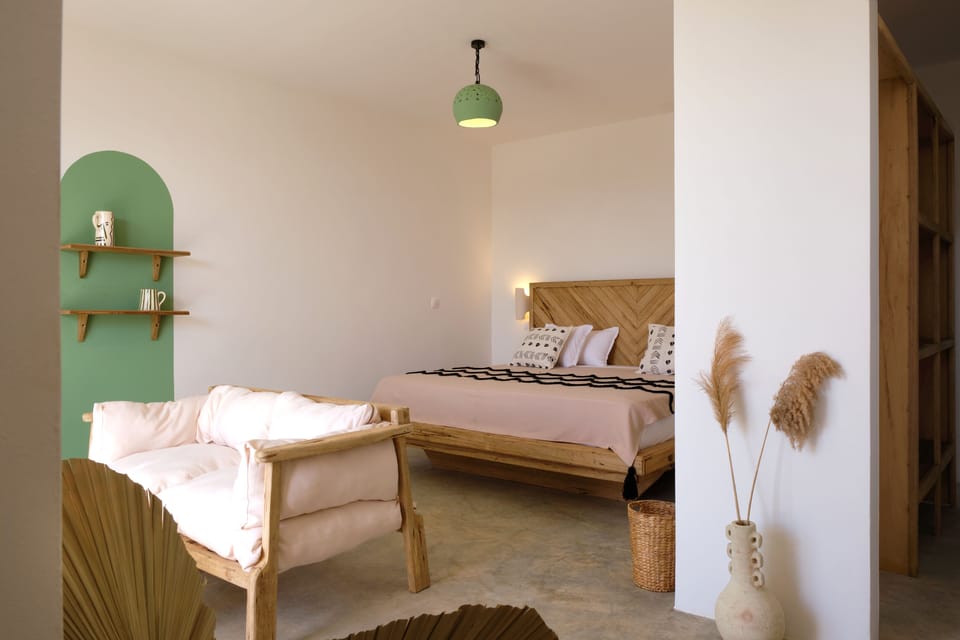 Deluxe Suite | In-room safe, free WiFi, bed sheets