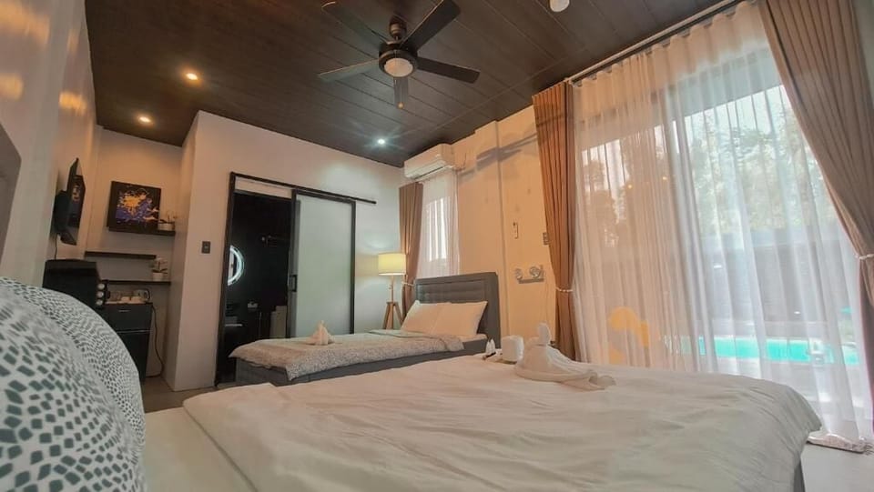 Luxury Quadruple Room | Premium bedding, in-room safe, blackout drapes, soundproofing