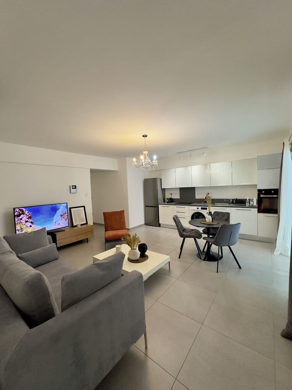 Apartment, 1 Bedroom, Accessible, Smoking | Living room