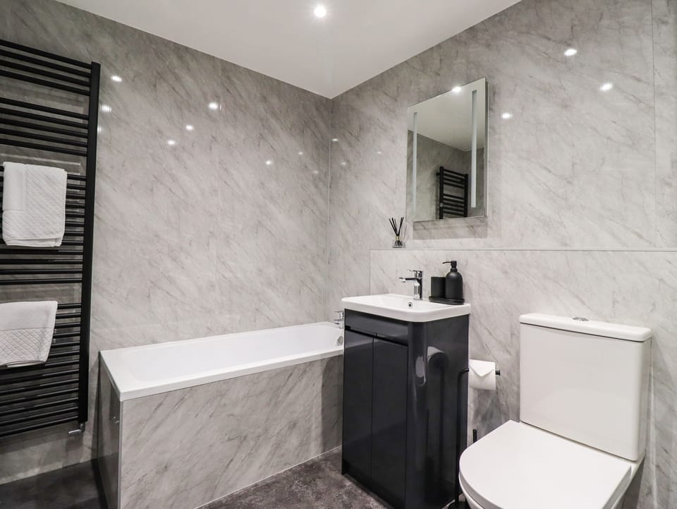 2A The Anchorage Cottage in England