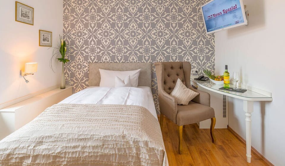 Single Room | Minibar, free WiFi