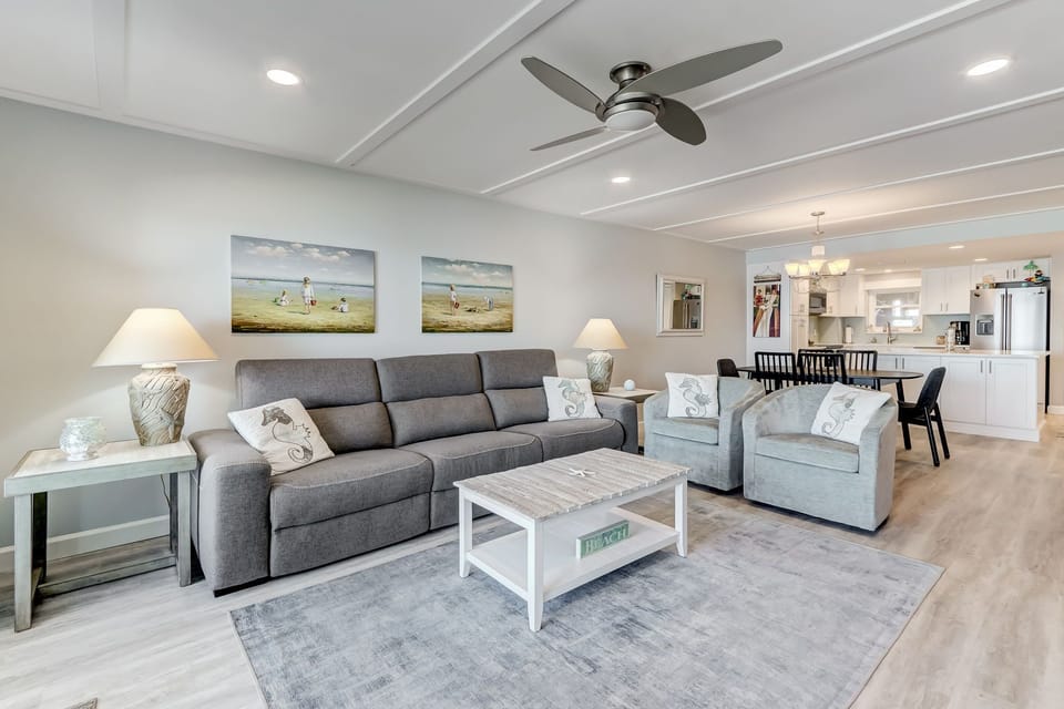 Comfortable Seating and Uncluttered Decor