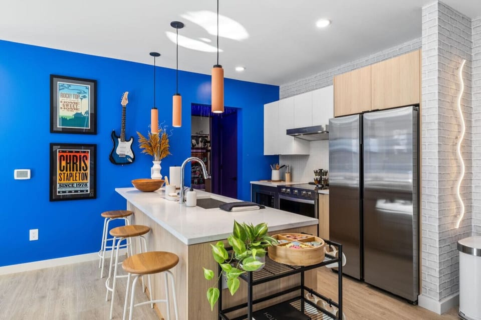Fully stocked kitchen with all the appliances you`d need to make a home cooked meal
