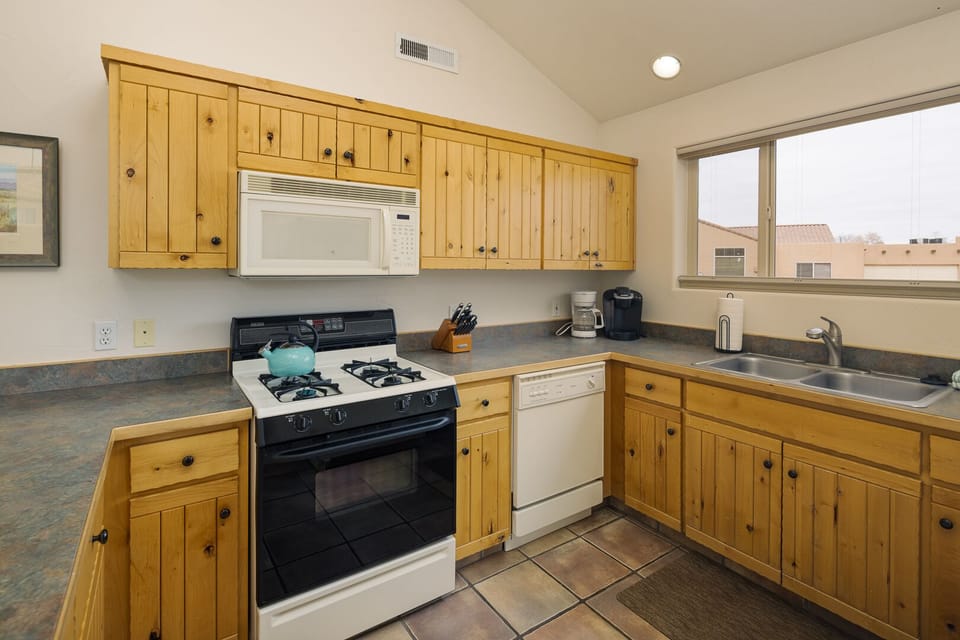 fully equipped kitchen