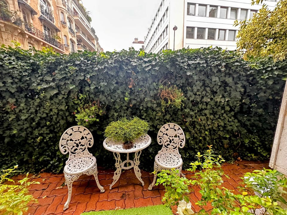 Little garden for outdoor dining