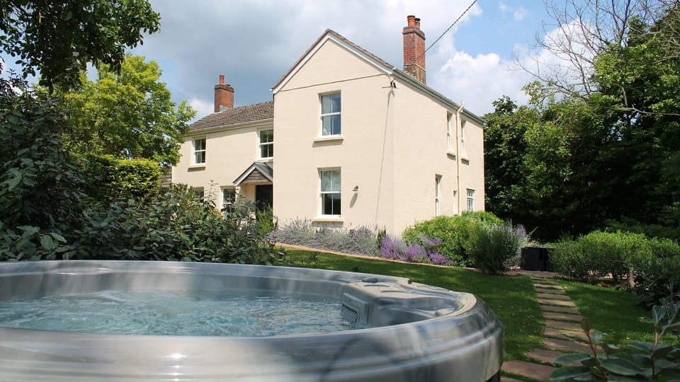 Hot Tub, Deer Park Farmhouse, Bolthole Retreats