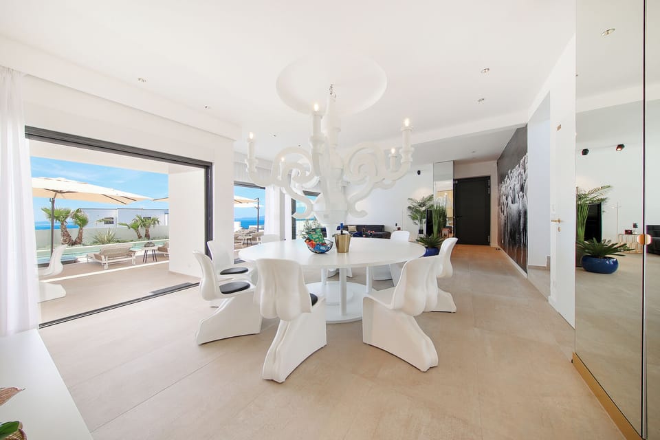 Luxury Villa, 5 Bedrooms, Private Pool, Sea View | In-room dining