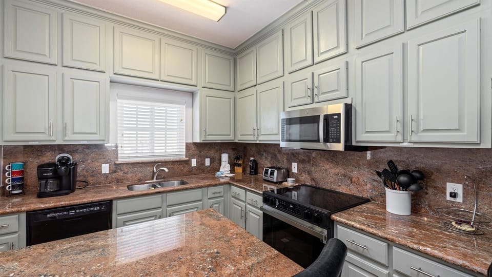 Granite coutners and backsplash