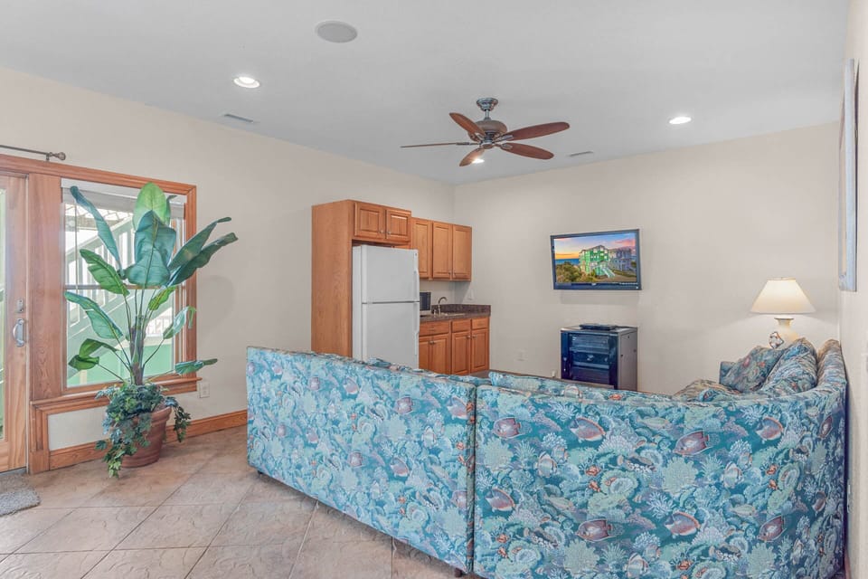 19-Surf or Sound Realty - 1181 - Cayman Sunset - Game Room_