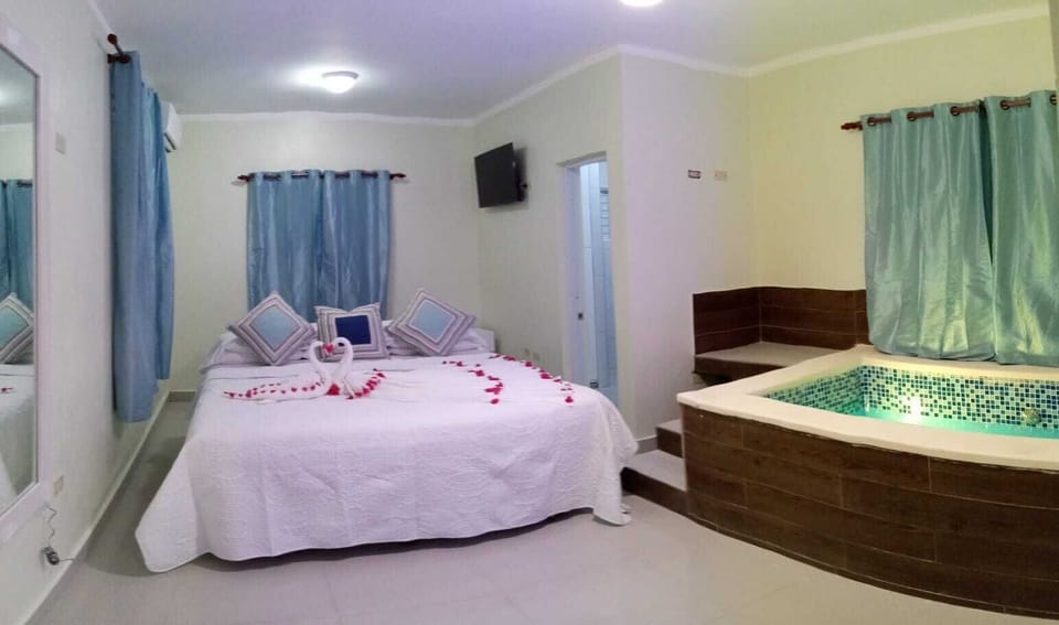 Luxury Studio Suite | Free WiFi, bed sheets