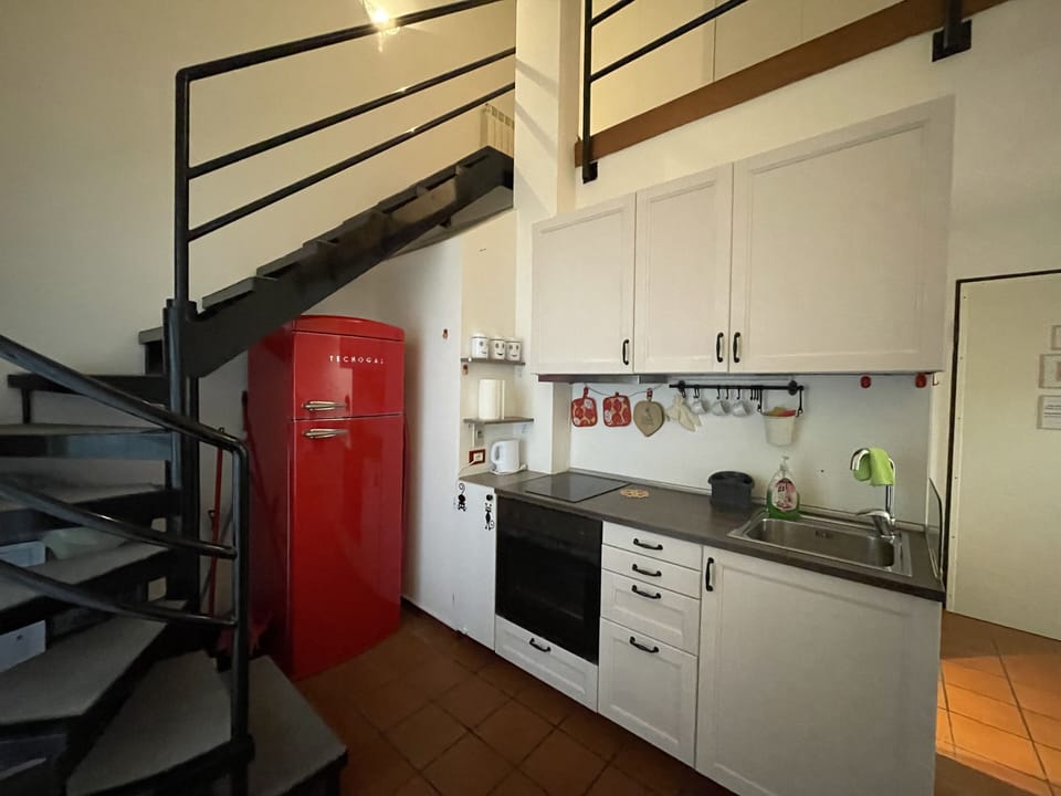 Full-size fridge, oven, cookware/dishes/utensils
