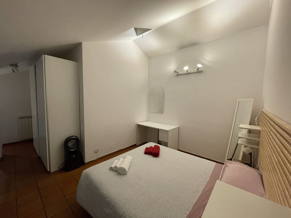 1 bedroom, desk, iron/ironing board, WiFi (free)