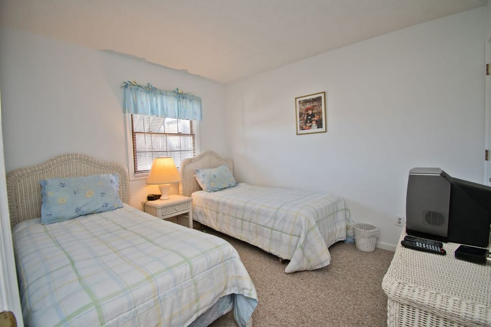Bedroom with 2 Twins