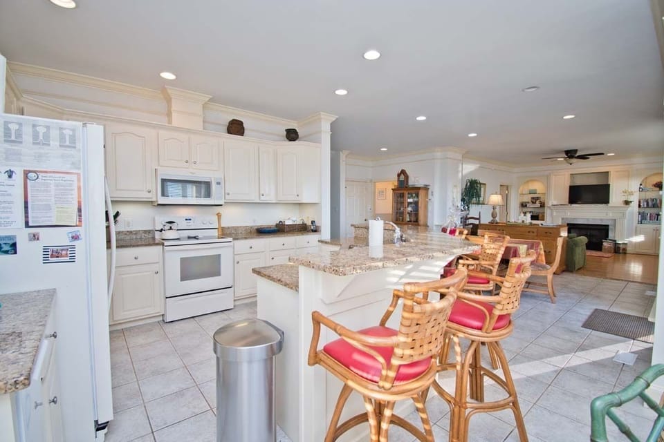 Kitchen has Bar Seating