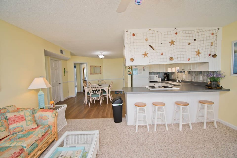Kitchen / Dining