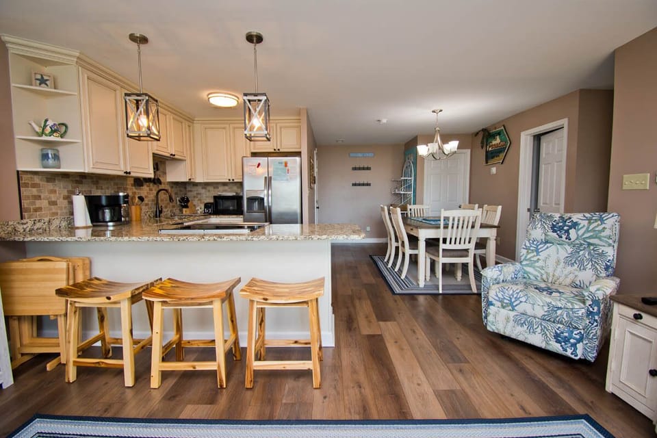 Kitchen / Dining