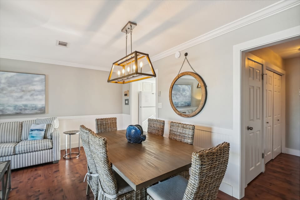 Upper level dining area