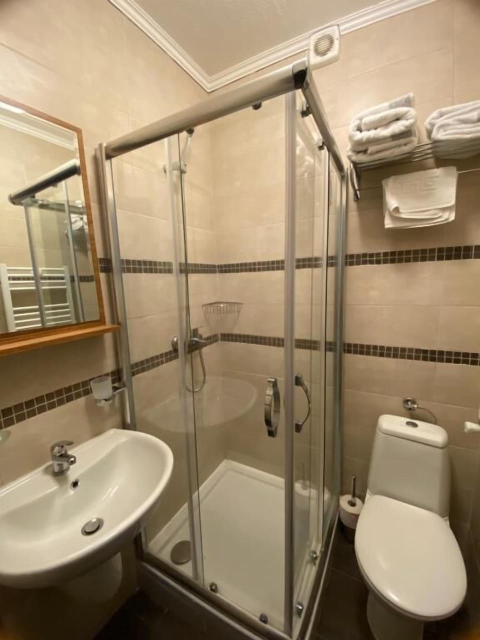 City Single Room | Bathroom | Free toiletries
