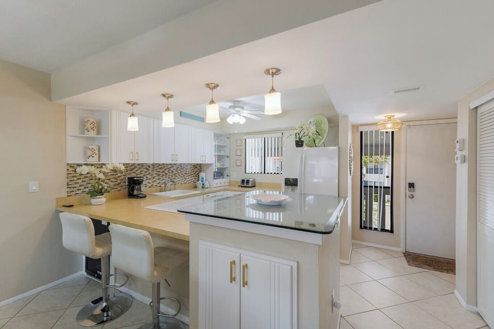 Updated Kitchen with breakfast bar
