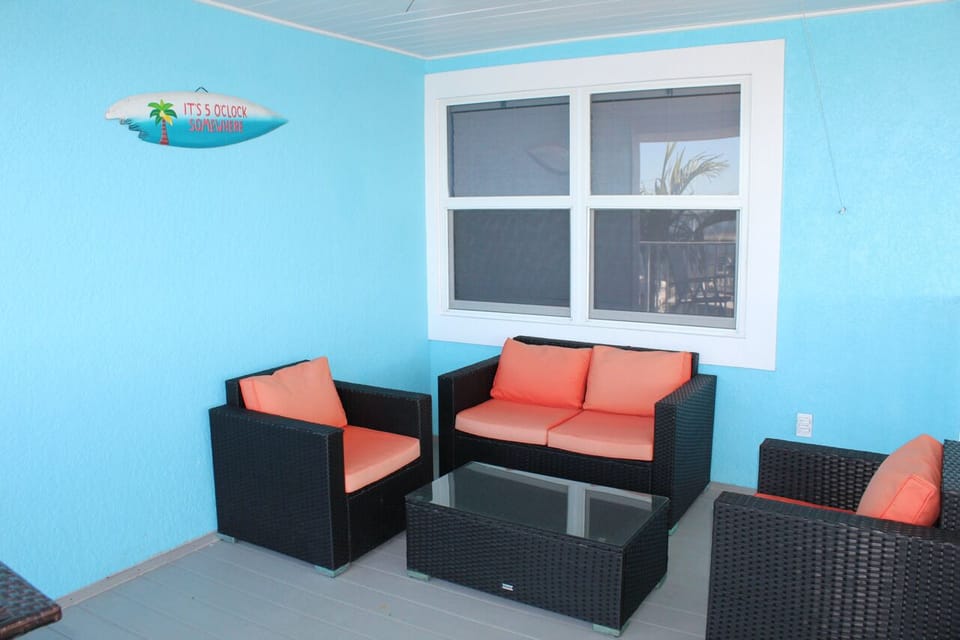 Dolphin balcony 