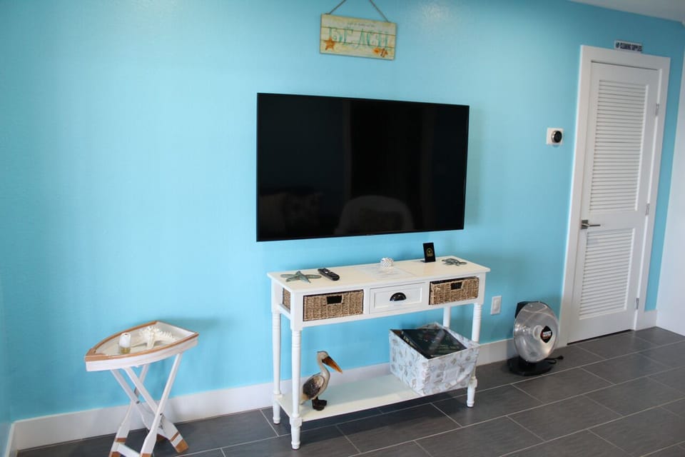 Pelican TV 