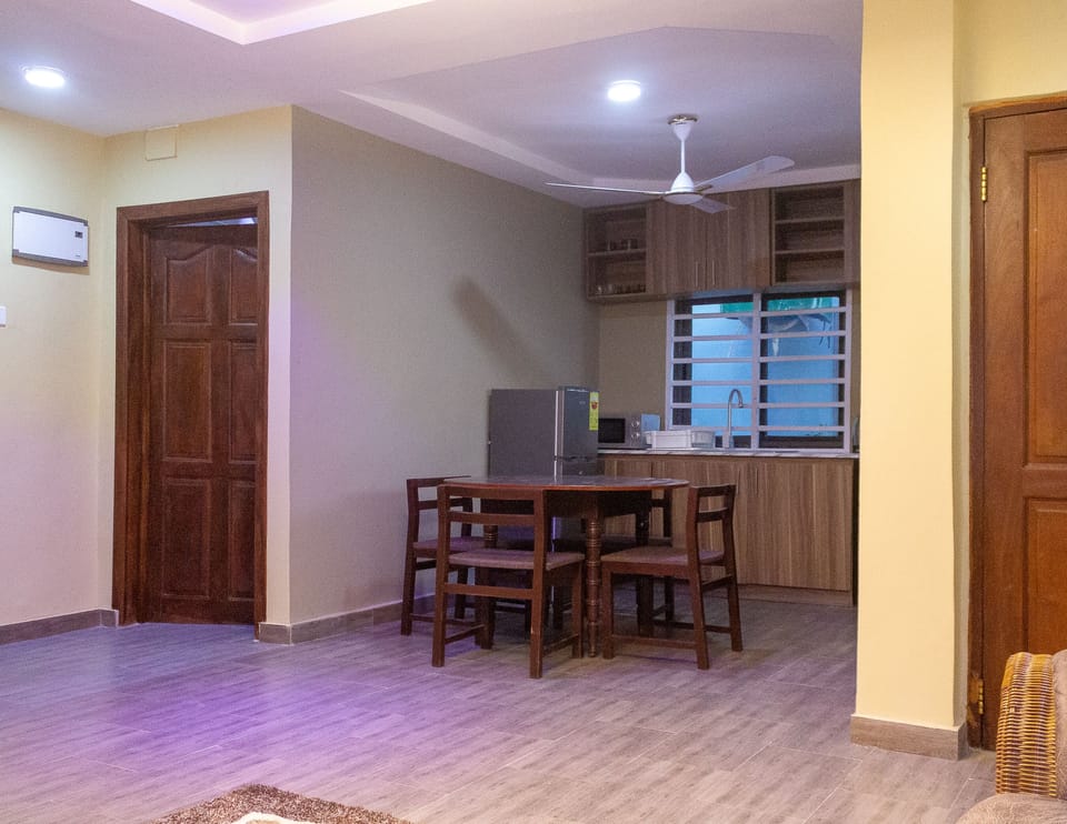 Standard Double Room | Shared kitchen | Mini-fridge, microwave, oven, stovetop