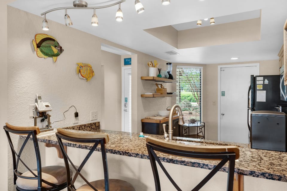 Eat-in bar seating