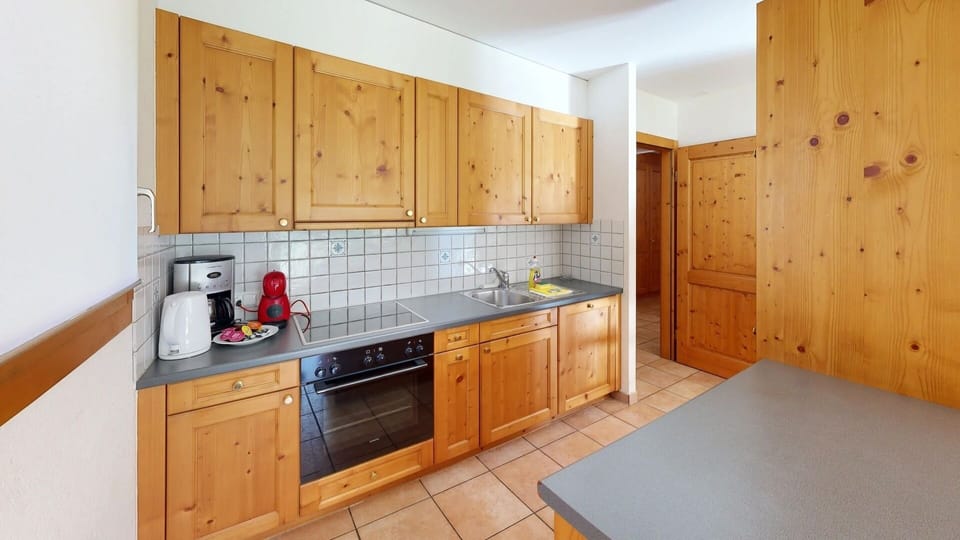 Comfort Apartment, 2 Bedrooms, Mountain View | Private kitchen | Fridge, oven, stovetop, dishwasher