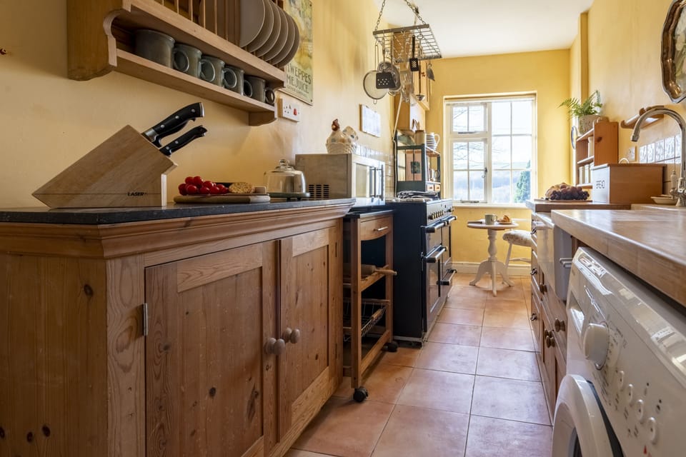Ground floor: Farmhouse cottage kitchen
