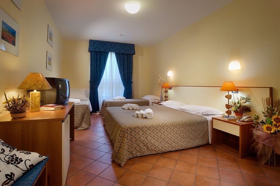 Economy Room | In-room safe, desk, WiFi (free), bed sheets