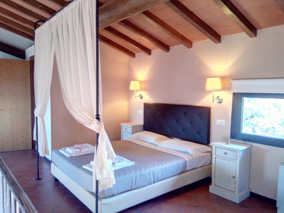 Romantic Room | In-room safe, desk, free WiFi, bed sheets