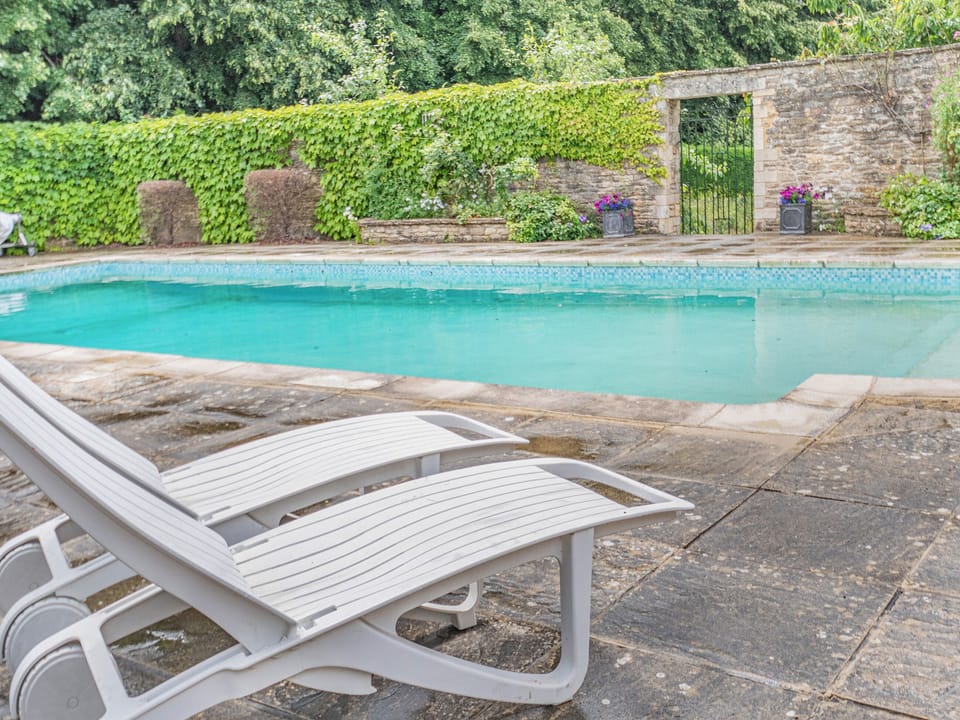 Swimming pool | The Mill Lodge, Malmesbury