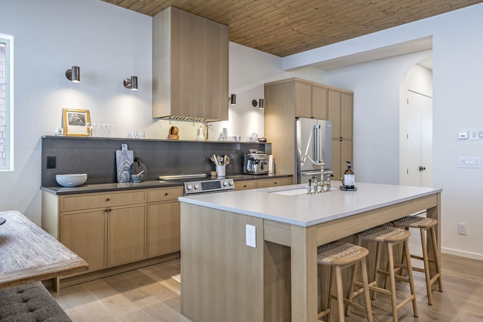 Large Island with Breakfast Bar 