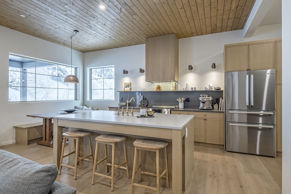 Beautiful Modern Kitchen with High-End Appliances