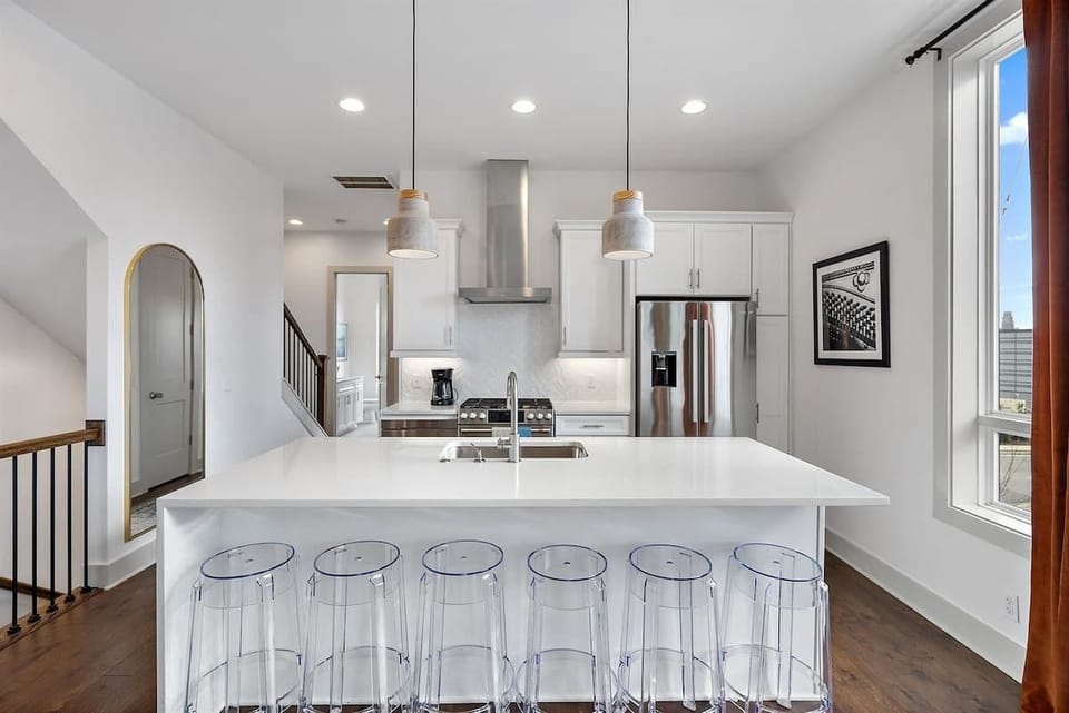 Kitchen island where you can hangout while waiting for your food!