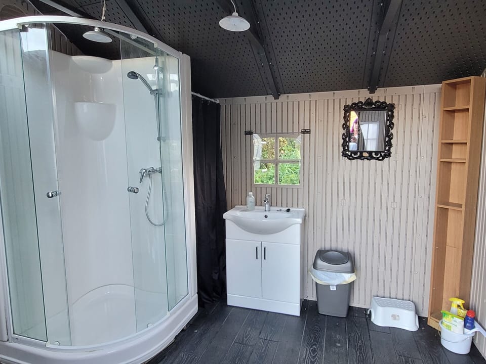 Pillowtop beds, individually decorated, individually furnished