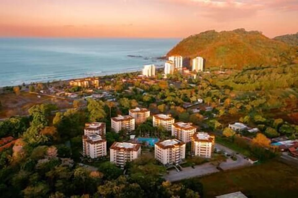Vista aérea del condominio, a un bloque de la playa