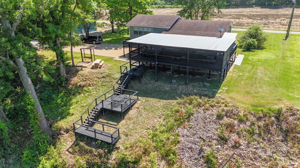 That metal roof on the screened deck is AMAZING when it rains!