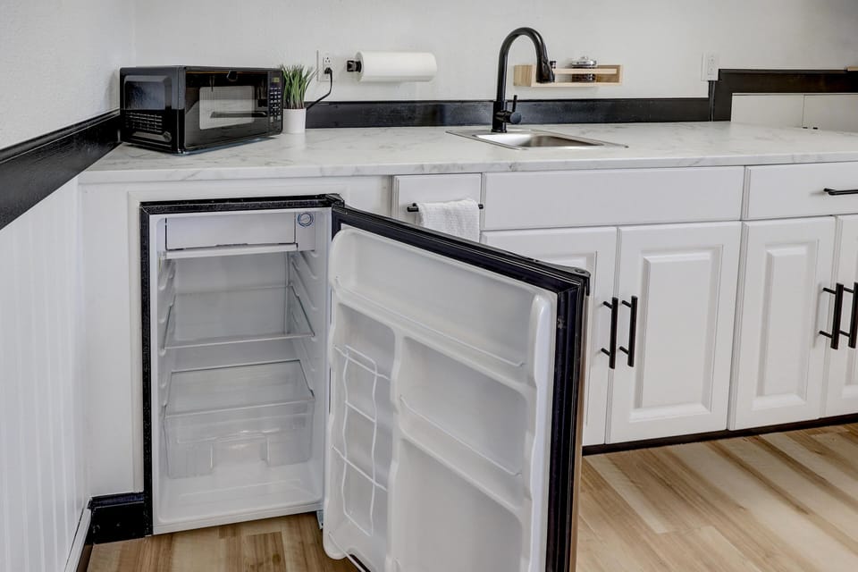 Built in mini fridge for your eating needs. 