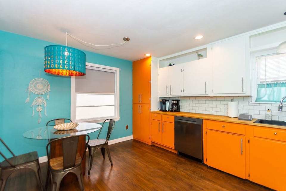 Hideaway (rear unit) dining in kitchen