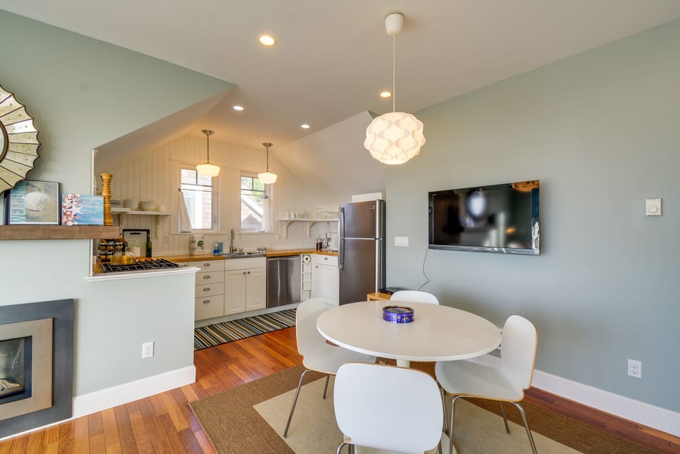 Dining Area | Dishware & Flatware Provided | Electric Heating