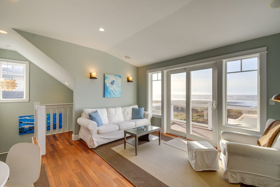 Living Room | Free WiFi | Smart TV | Gas Fireplace