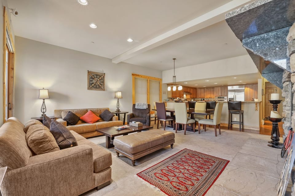 Condo, 3 Bedrooms | Living area
