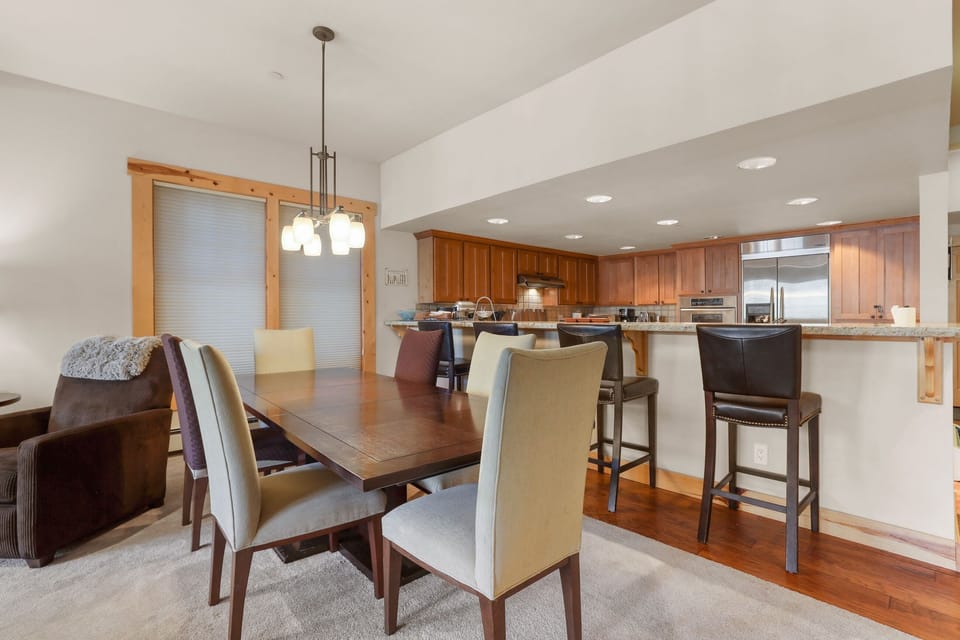 Condo, 3 Bedrooms | Private kitchen | Oven, toaster