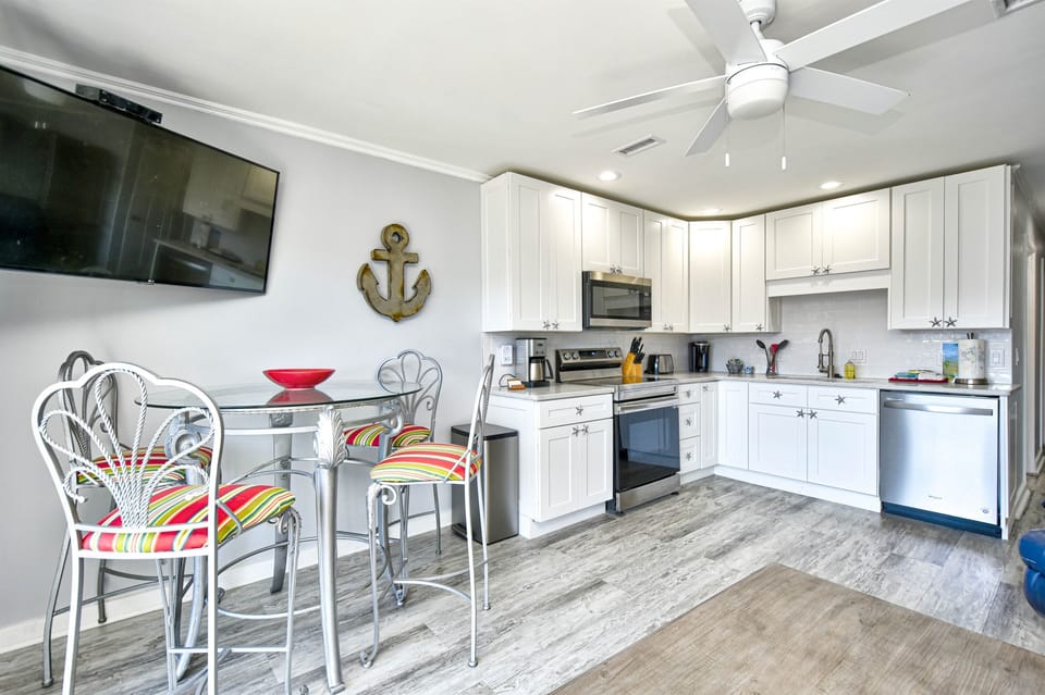 Kitchen connected to Living Room