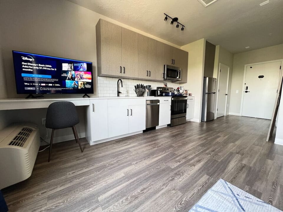 Kitchen Charm: Explore Your Culinary Skills in Our Bright and Welcoming Space! #CloudStays
