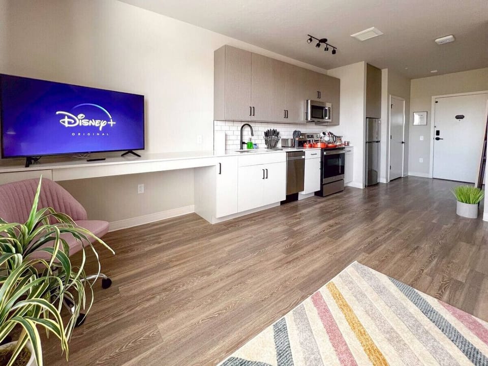#CloudStays Kitchen Charm: Explore Your Culinary Skills in Our Bright and Welcoming Space!