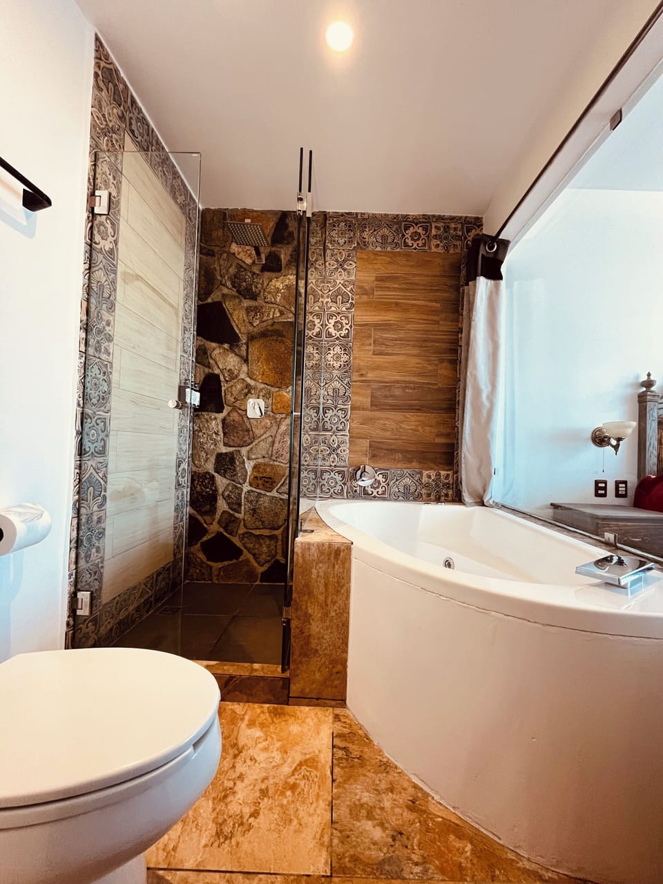 Superior Suite, Mountain View | Bathroom | Free toiletries, towels, soap, shampoo