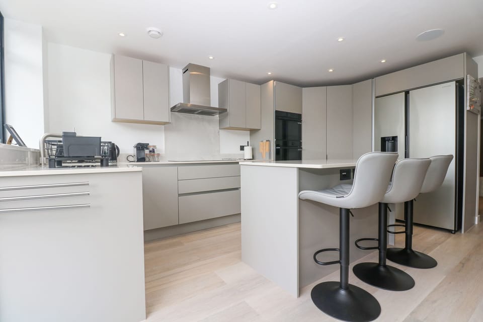 Fridge, dishwasher, electric kettle, toaster